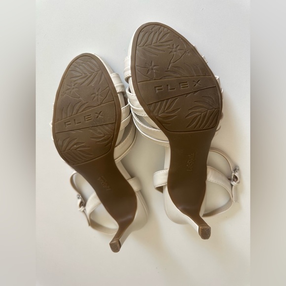 Lifestride Strap Heels - Picture 5 of 10